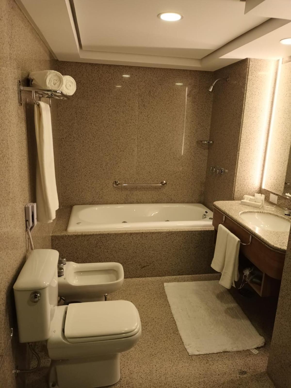 White Plaza Hotel Κουριτίμπα Εξωτερικό φωτογραφία
